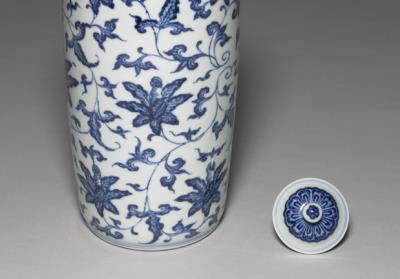 图片[3]-Lidded jar with intertwined floral decoration in underglaze blue, Qing dynasty, Yongzheng reign (1723-1735)-China Archive